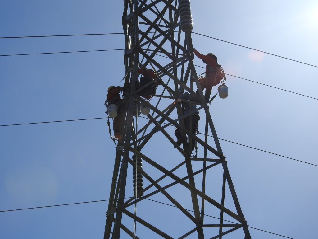 PG&E workers painting towers in Orinda in June 2017. Photo by Scott Morris.