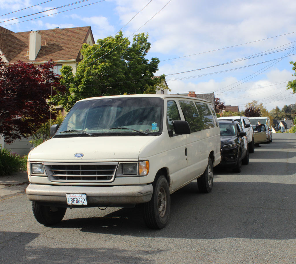 Cars full of protesters line up outside of Mayor Libby Schaaf's home to protest the city's treatment of unhoused Oakland residents during the COVID-19 pandemic. Photo by Zack Haber.